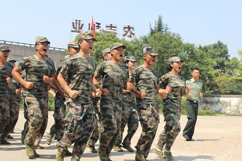 軍事訓練